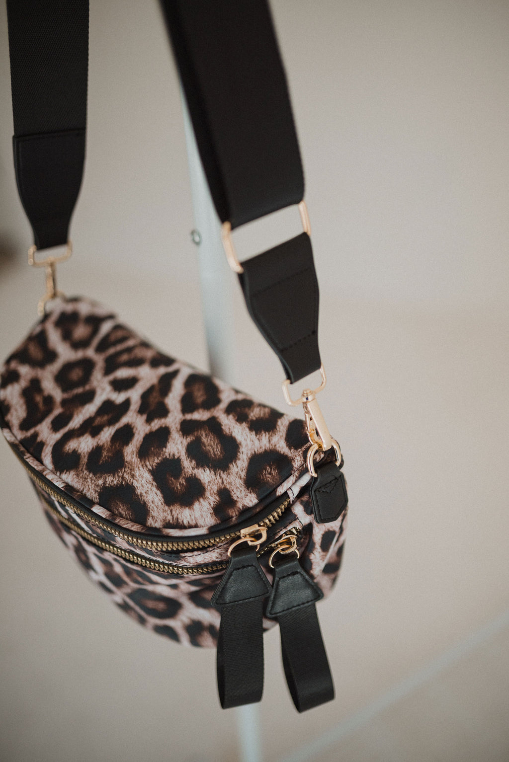 On The Go Untamed Snow Leopard