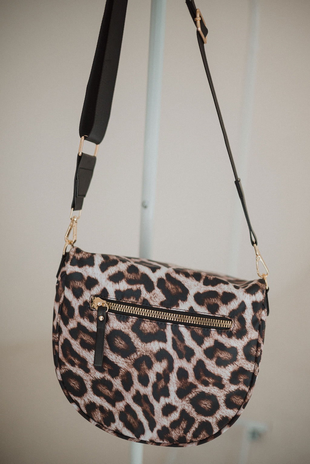 On The Go Untamed Snow Leopard